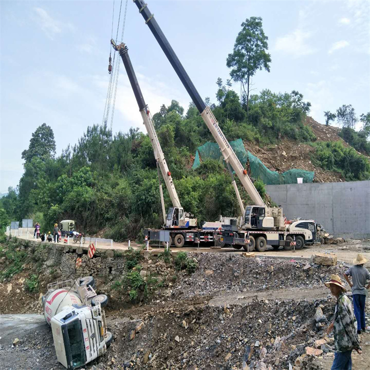 长沙汽车掉沟里叫吊车救援要多少钱